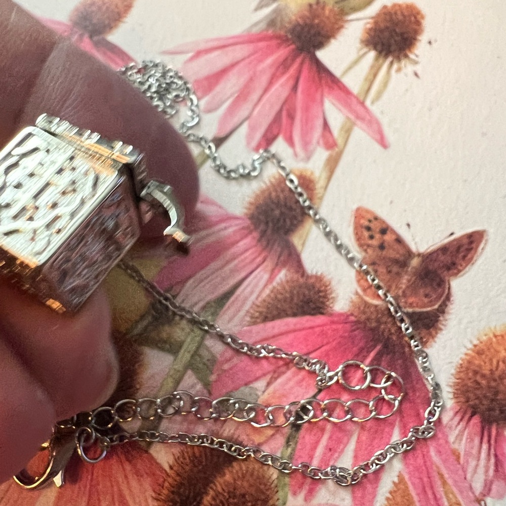 NEW Carved Openable Magic Box Pendant Necklace - Picture 5 of 12